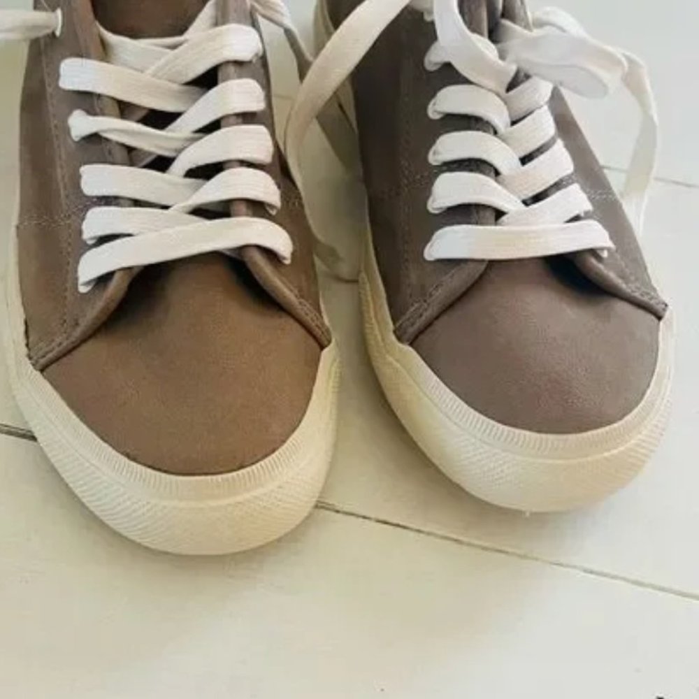 New Frye Gia Canvas Low Lace Up Taupe/Grey Sneakers  9 - Picture 3 of 7